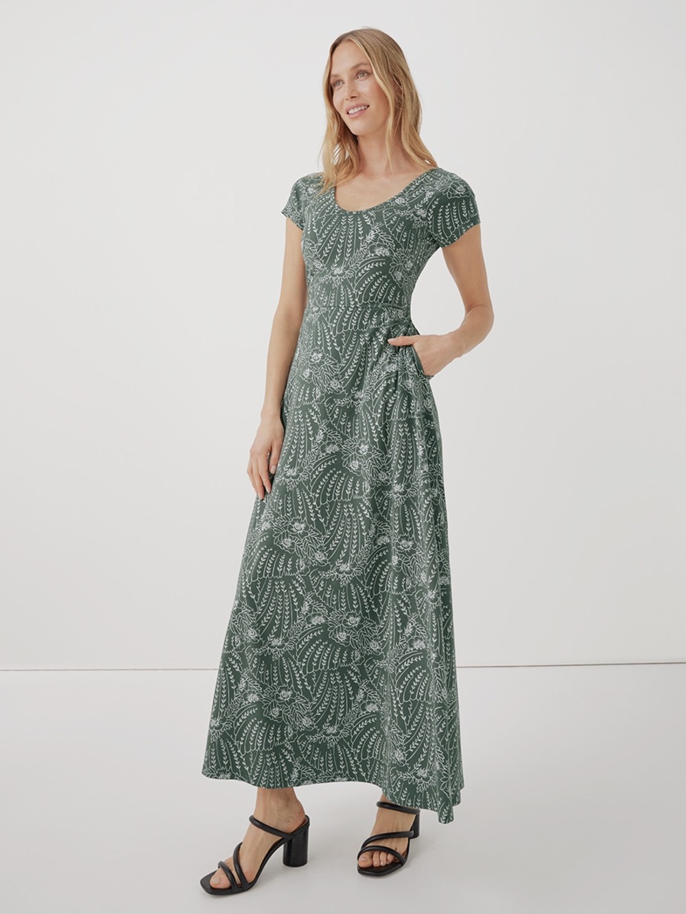 Pact Women's Fit & Flare Crossback Maxi Dress Medium Vintage Garden